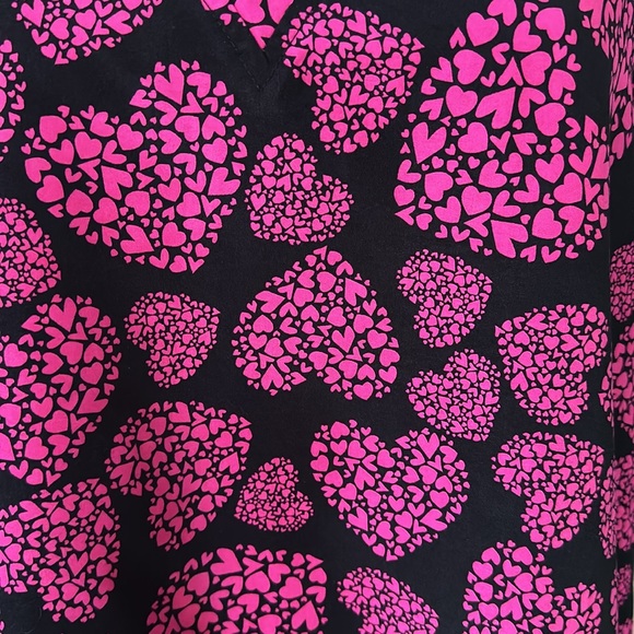 Cassandra O short sleeve, V-neck medical scrub top two front open pockets - Picture 4 of 5